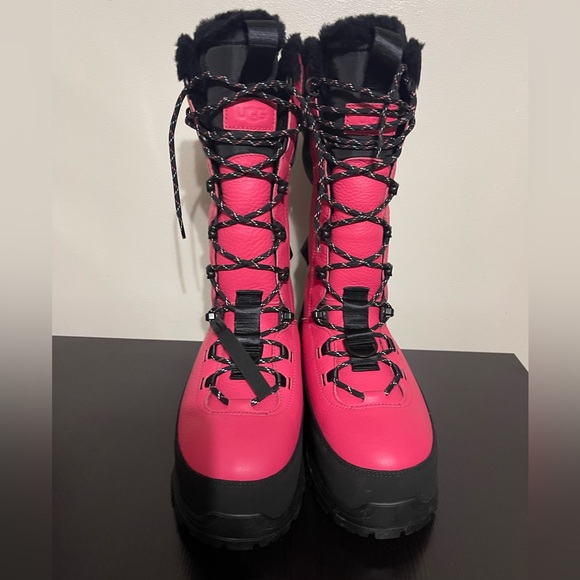 Ugg women’s Shasta Boot Tall Boots- Size: 8